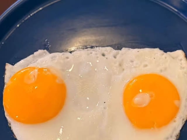 2 Huevos Fritos.